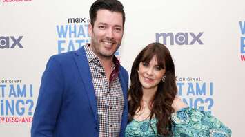 Jonathan Scott and Zooey Deschanel Share a Courtside Kiss During Date Night at the Lakers Game