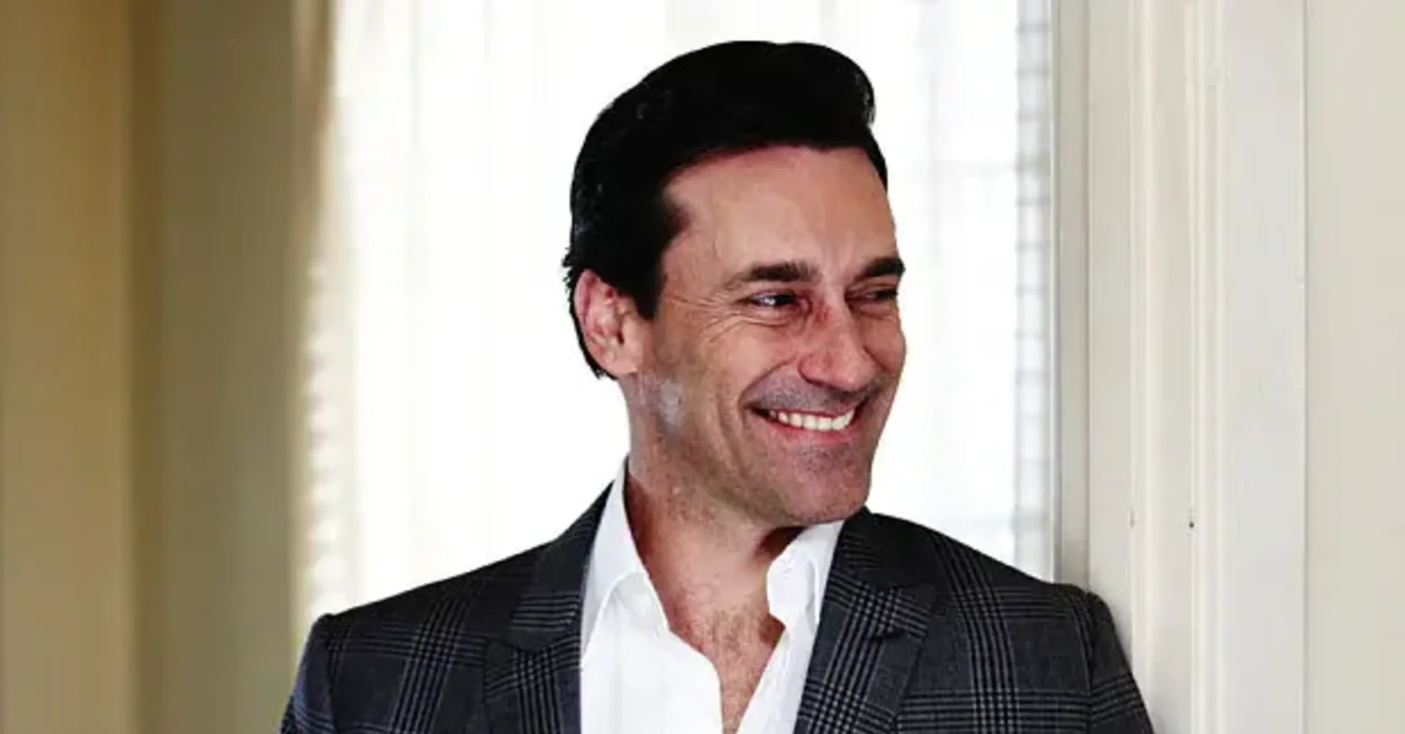 Jon Hamm Rocks New Year's Karaoke Event in Chicago