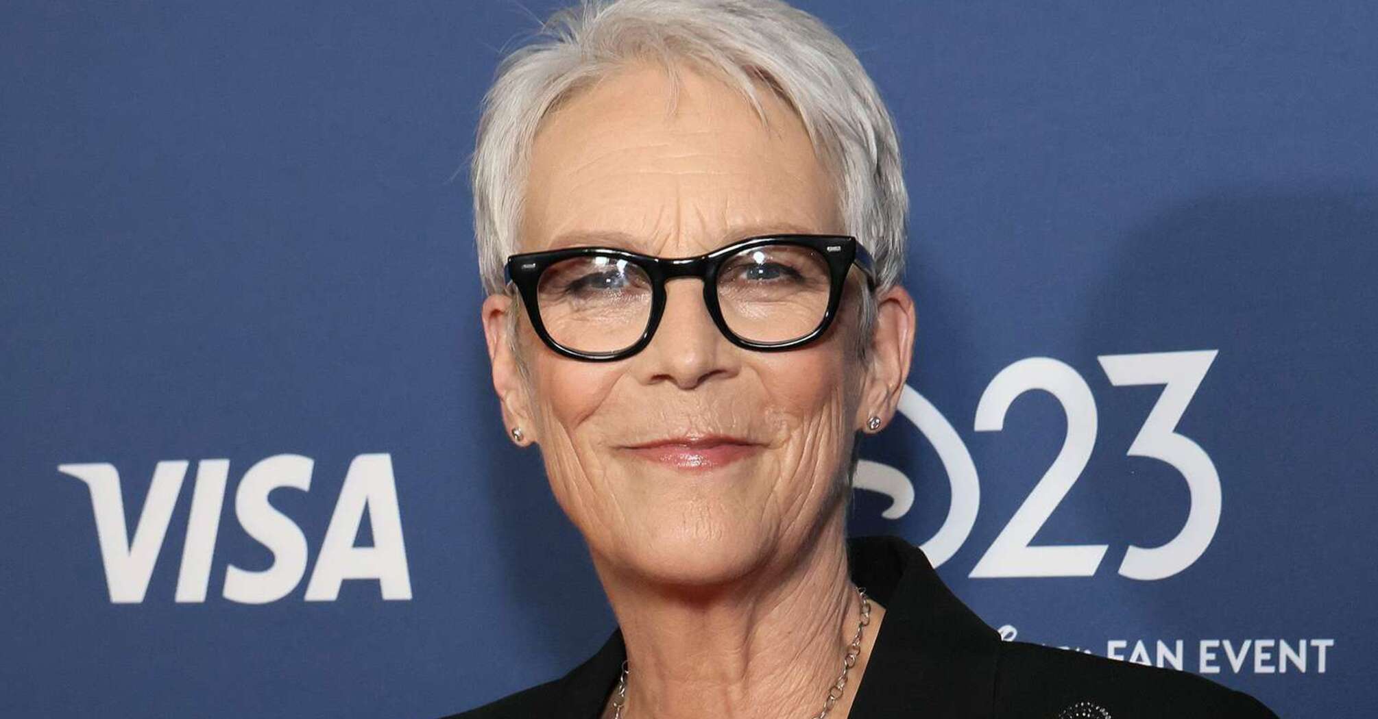  Jamie Lee Curtis Gets Emotional While Discussing 'Horrific' L.A. Fires