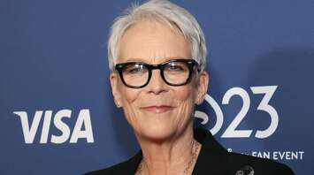 Jamie Lee Curtis Gets Emotional While Discussing 'Horrific' L.A. Fires