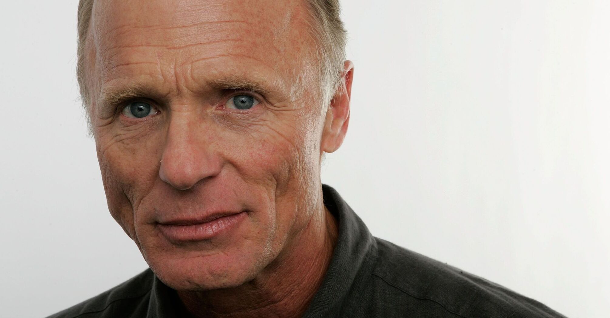  Ed Harris Reflects on Losing His Home in L.A. Wildfires: 'The Past Is Gone in a Certain Way' 