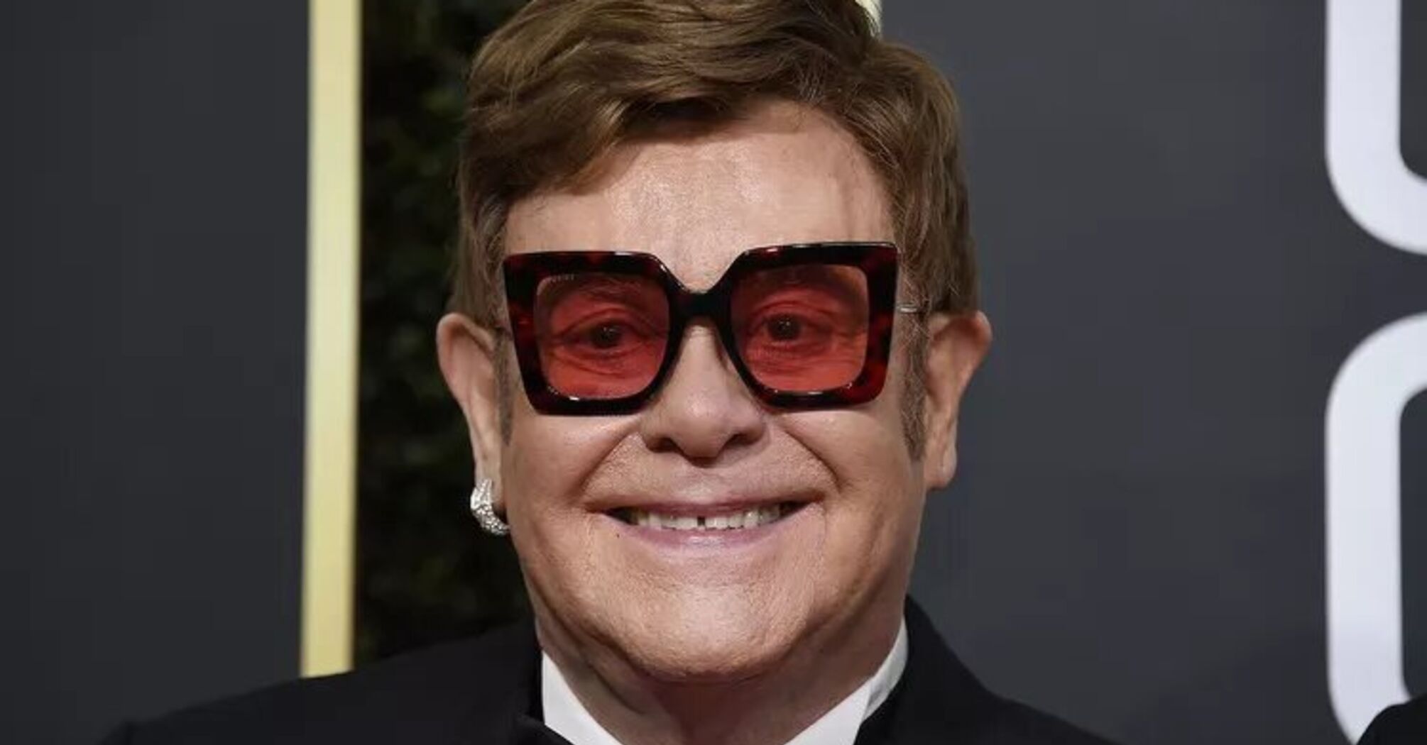  Elton John Reveals He Avoids Listening to His Classic Songs