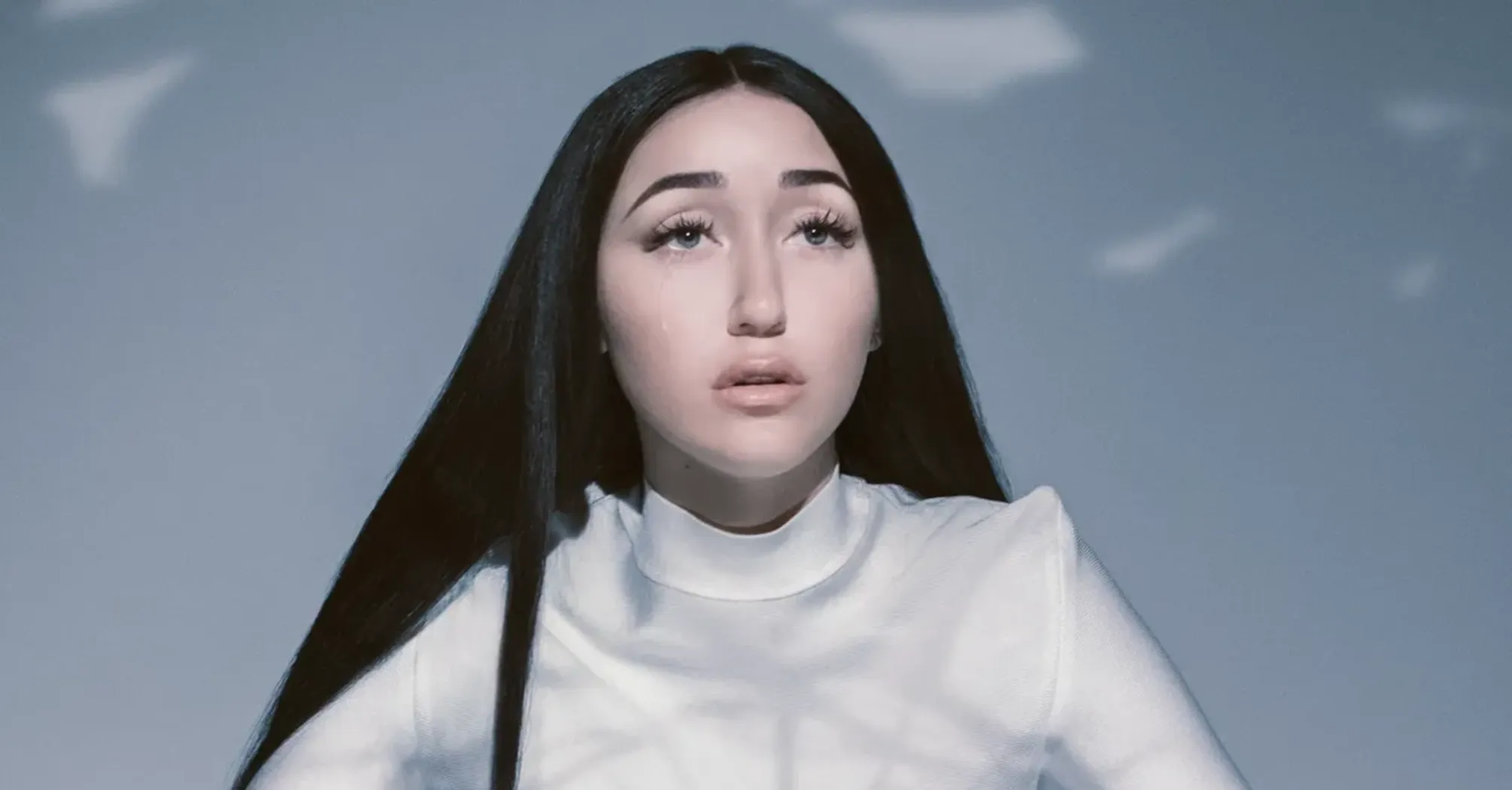 Noah Cyrus Supports Father Despite Continuous Family Controversy 