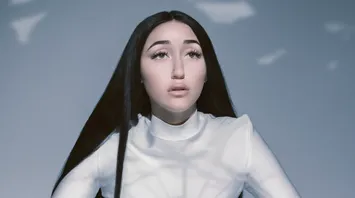 Noah Cyrus Supports Father Despite Continuous Family Controversy