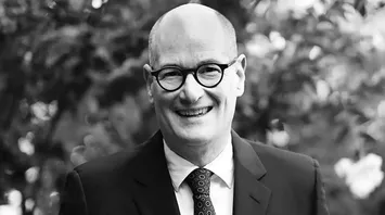 Olivia Munn Mourns Death of Her Agent Tony Etz at 64