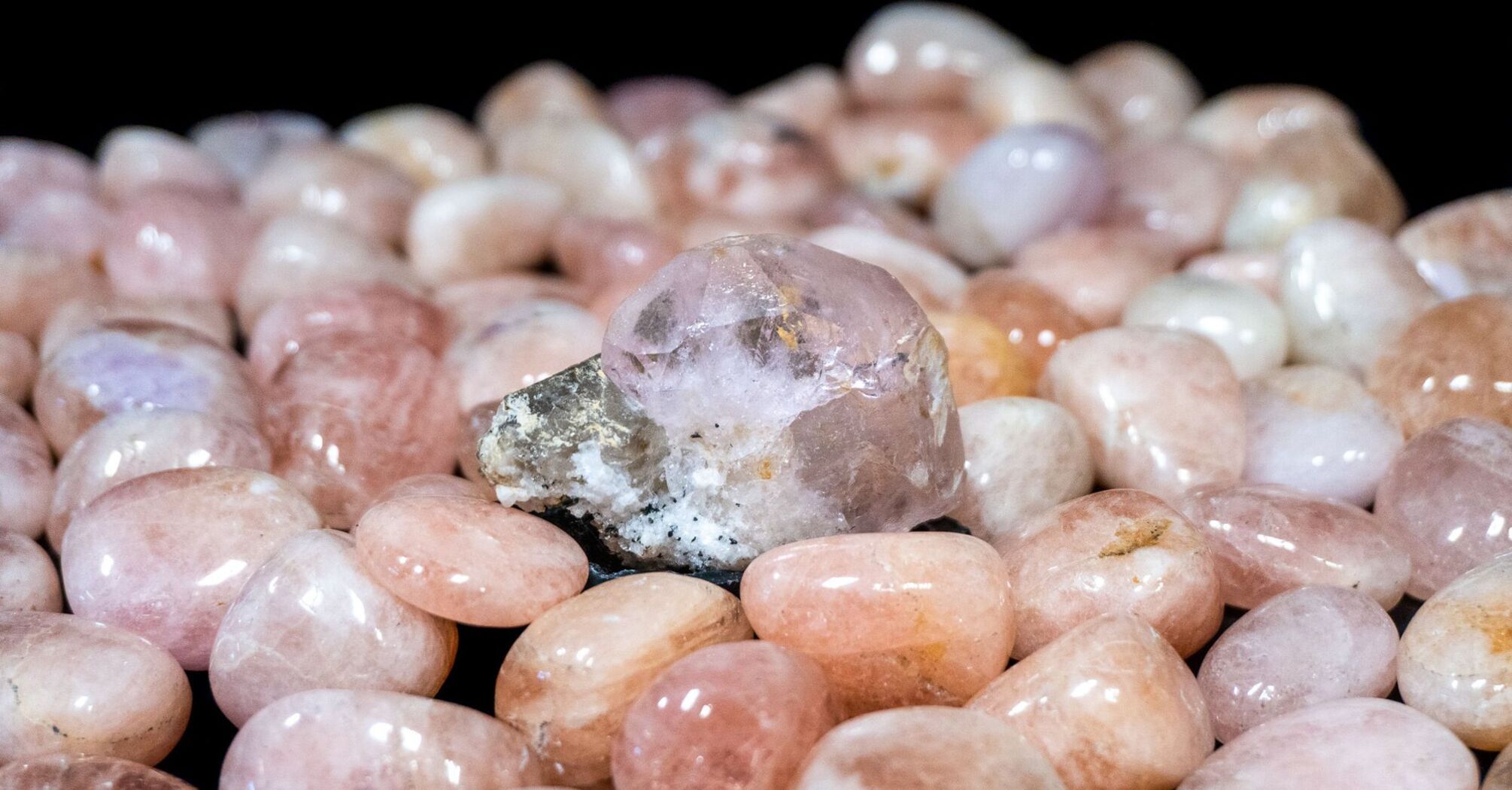 Morganite Crystal Meaning: Healing Properties & Everyday Uses