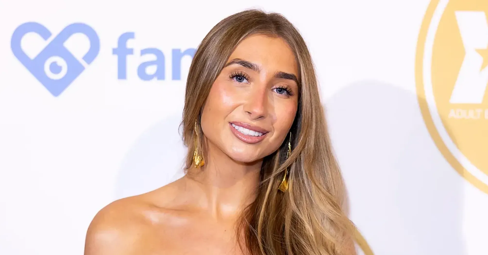 OnlyFans' Lily Phillips Posts Bikini Photos Amid Pregnancy Claims