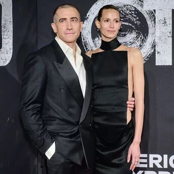 Jake Gyllenhaal Gets Support from Girlfriend Jeanne Cadieu at Record-Shattering Othello Opening