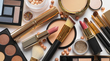 Makeup Dream Meaning