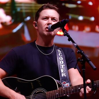 Scotty McCreery Speaks Out After Falling On Stage