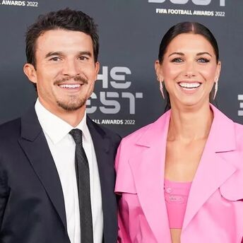Alex Morgan, Servando Carrasco