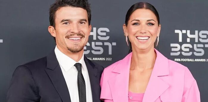 Alex Morgan, Servando Carrasco