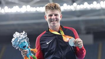 Paralympian Hunter Woodhall Undergoes Emergency Surgery During Dad's Open Heart Procedure